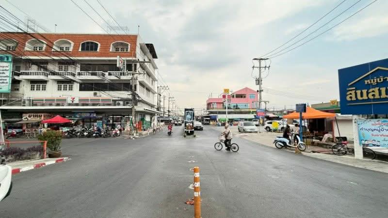 ทาวน์เฮ้าส์ สินสมบูรณ์ ติดถนนพุทธมณฑลสาย 4 ราคาถูกมาก, Samut Sakhon, พุทธมณฑลสาย 4, Om Noi, Krathum Baen, Samut Sakhon, 2 Bedrooms, 81 sqm, Townhouse For Sale, by คุณ นนทิตา ( ต่าย ), 500326795 - DDproperty.com