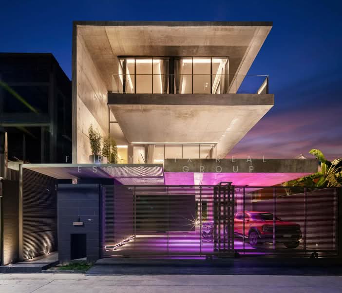 ให้เช่า พูลวิลล่าหรู 3 ชั้น สุขุมวิท 71, Bangkok, ซอยเกษมสำราญ 8, Khlong Tan Nua, Watthana, Bangkok, 7 Bedrooms, 700 sqm, Villa For Rent, by Forty-Six Real Estate Group, 500326813 - DDproperty.com