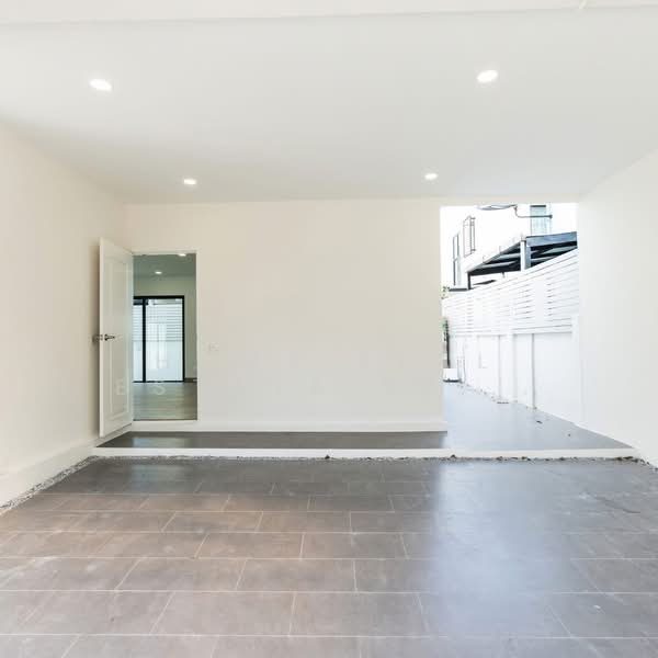 Pruksa Town Nexts Onnut - Rama 9, Bangkok, Chaloem Phrakiat Rama 9 Road, Prawet, Bangkok, 3 Bedrooms, 127 sqm, Townhouse For Sale, by HOME Real Estate Service, 500326888 - DDproperty.com