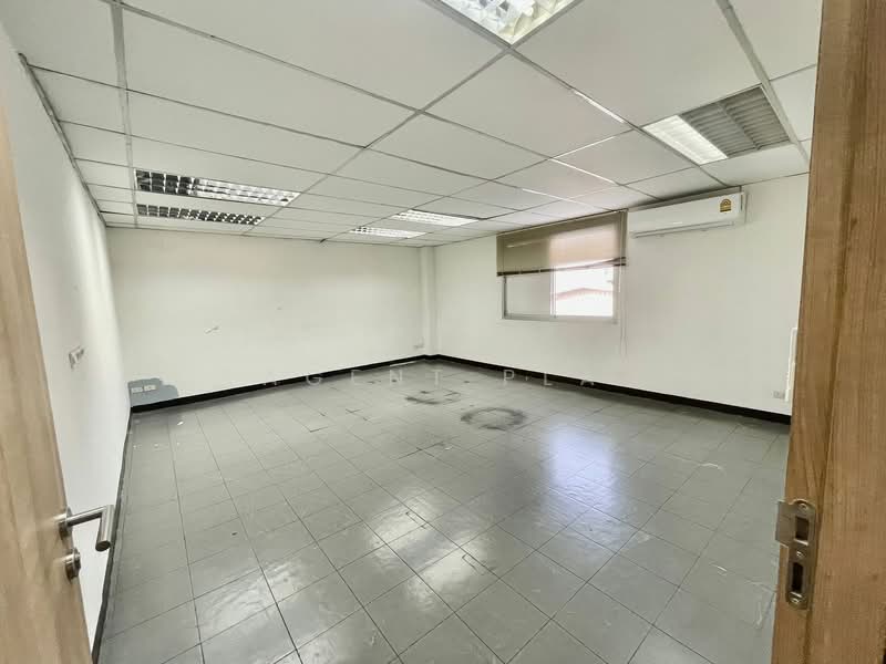 Commercial space for rent on the 3rd floor of a building in the Ladprao area, Nak Niwas Road (SPSAD3, Bangkok, Lat Phrao, Bangkok, , 240 sqm, Office Space For Rent, by Agent Pla, 500326919 - DDproperty.com