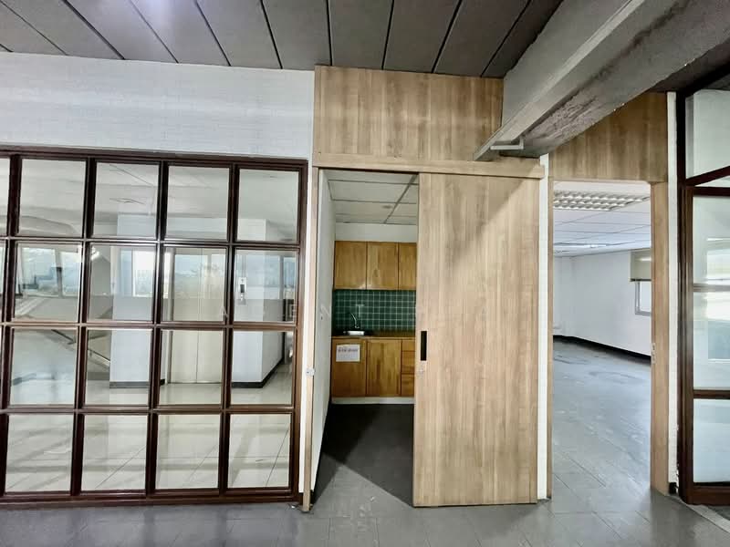 Commercial space for rent on the 3rd floor of a building in the Ladprao area, Nak Niwas Road (SPSAD3, Bangkok, Lat Phrao, Bangkok, , 240 sqm, Office Space For Rent, by Agent Pla, 500326919 - DDproperty.com