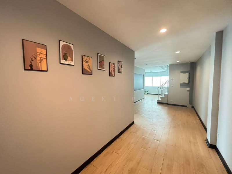 For Rent: 3.5-Story Commercial Building near Dhurakij Pundit University (SPSAD4000), Bangkok, Thung Song Hong, Lak Si, Bangkok, , 250 sqm, Shophouse For Rent, by Agent Pla, 500326983 - DDproperty.com