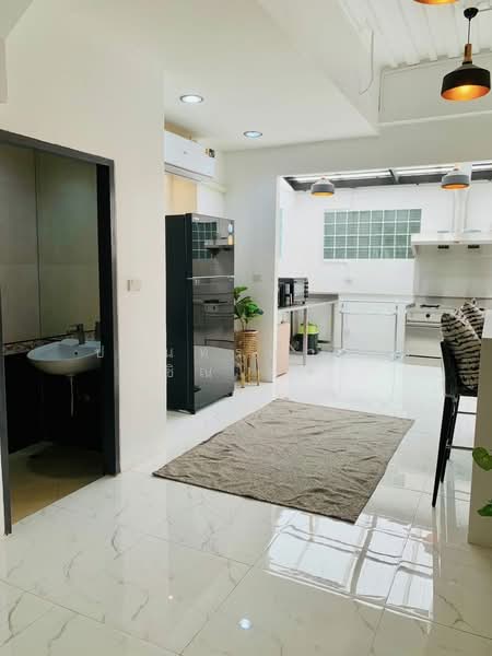 Baan Klang Krung Office Park Bangna : บ้านกลางกรุง ออฟฟิศ พาร์ค บางนา, กรุงเทพ, ซอย หมู่บ้านบ้านกลางกรุงออฟฟิตปาร์ค, บางนา, กรุงเทพ, 200 ตร.ม., ทาวน์เฮ้าส์ ให้เช่า, โดย ปรินทร์ญาดา ชิณโชติ, 500326998 - DDproperty.com