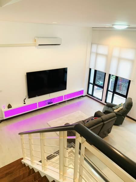 Baan Klang Krung Office Park Bangna : บ้านกลางกรุง ออฟฟิศ พาร์ค บางนา, กรุงเทพ, ซอย หมู่บ้านบ้านกลางกรุงออฟฟิตปาร์ค, บางนา, กรุงเทพ, 200 ตร.ม., ทาวน์เฮ้าส์ ให้เช่า, โดย ปรินทร์ญาดา ชิณโชติ, 500326998 - DDproperty.com