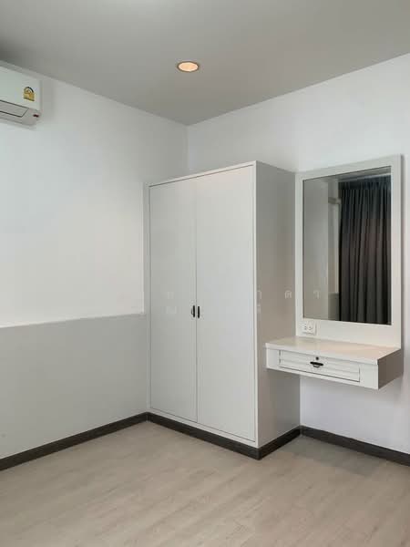 Baan Klang Krung Office Park Bangna, Bangkok, Soi Ban Klang Krung Village Office Park, Bang Na, Bangkok, 3 Bedrooms, 200 sqm, Townhouse For Rent, by ปรินทร์ญาดา ชิณโชติ, 500326998 - DDproperty.com
