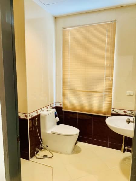 Baan Klang Krung Office Park Bangna, Bangkok, Soi Ban Klang Krung Village Office Park, Bang Na, Bangkok, 3 Bedrooms, 200 sqm, Townhouse For Rent, by ปรินทร์ญาดา ชิณโชติ, 500326998 - DDproperty.com