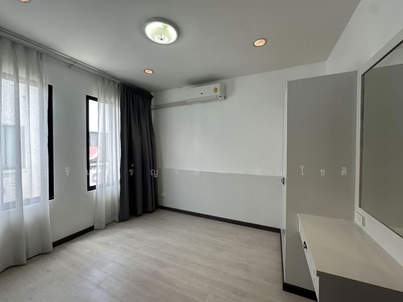 Baan Klang Krung Office Park Bangna : บ้านกลางกรุง ออฟฟิศ พาร์ค บางนา, กรุงเทพ, ซอย หมู่บ้านบ้านกลางกรุงออฟฟิตปาร์ค, บางนา, บางนา, กรุงเทพ, 200 ตร.ม., ทาวน์เฮ้าส์ ให้เช่า, โดย ปรินทร์ญาดา ชิณโชติ, 500326998 - DDproperty.com