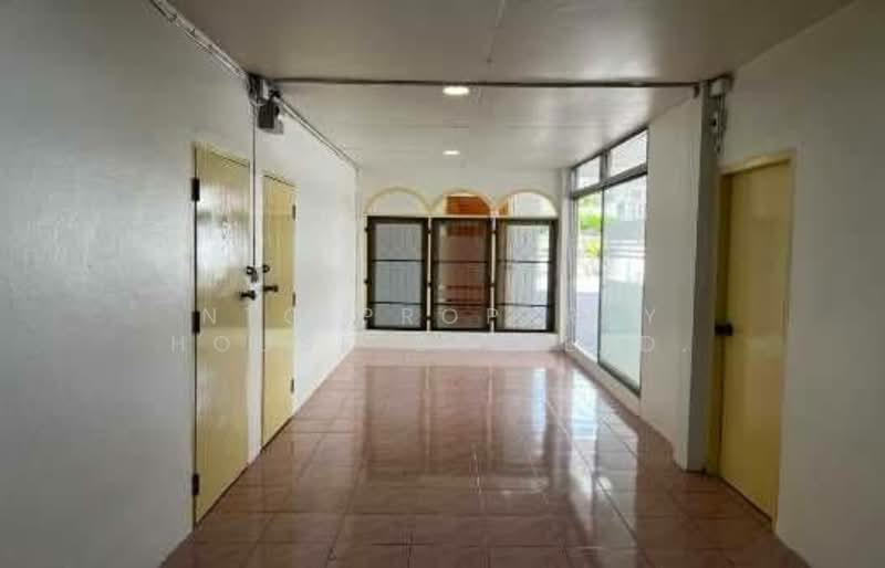 ให้เช่า บ้านเดี่ยว ซอย อุดมเกียรติ 2 หลังในพื้นที่เดียวกัน 5 นอน 3 น้ำ ใกล้ Mrt สุทธิสาร, กรุงเทพ, อุดมเกียรติ, สามเสนนอก, ห้วยขวาง, กรุงเทพ, 200 ตร.ม., บ้านเดี่ยว ให้เช่า, โดย NTG Property House Co.,Ltd., 500327016 - DDproperty.com