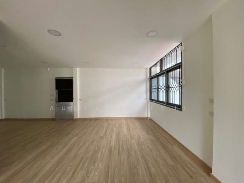 บ้าน 4-ห้องนอน, กรุงเทพ, วัดท่าพระ, บางกอกใหญ่, กรุงเทพ, 250 ตร.ม., บ้านเดี่ยว ขาย, โดย Pemika Aukkaraleekul, 500327042 - DDproperty.com
