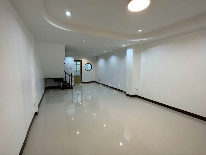 2-BR Townhouse, Bangkok, Phlapphla, Wang Thonglang, Bangkok, 2 Bedrooms, 110 sqm, Townhouse For Sale, by Thananith Ittitulyapong, 500327115 - DDproperty.com