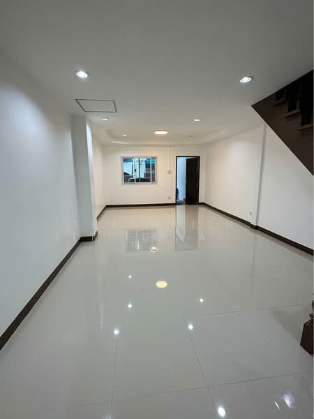 2-BR Townhouse, Bangkok, Phlapphla, Wang Thonglang, Bangkok, 2 Bedrooms, 110 sqm, Townhouse For Sale, by Thananith Ittitulyapong, 500327115 - DDproperty.com
