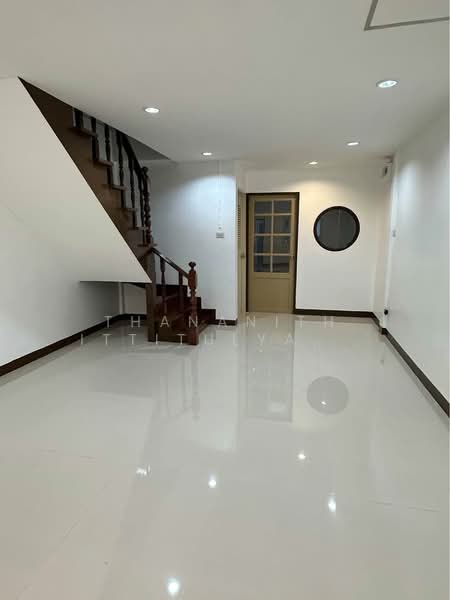 2-BR Townhouse, Bangkok, Phlapphla, Wang Thonglang, Bangkok, 2 Bedrooms, 110 sqm, Townhouse For Sale, by Thananith Ittitulyapong, 500327115 - DDproperty.com