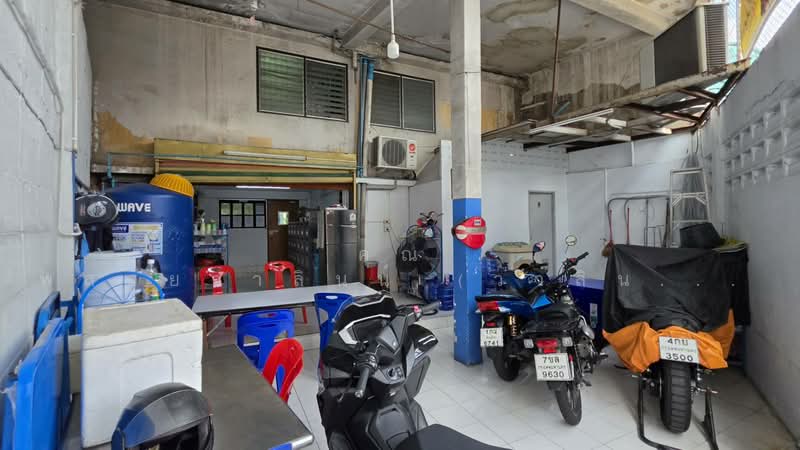 อาคารพาณิชย์ 4.5 ชั้น ติดถนนลาดพร้าว หน้าซอยลาดพร้าว 72 ขายพร้อมผู้เช่าระยะยาว, Bangkok, ลาดพร้าว, Wang Thonglang, Bangkok, , 432 sqm, Shophouse For Sale, by คุณ พลอยวาลินน์ (วาลินน์), 500327117 - DDproperty.com