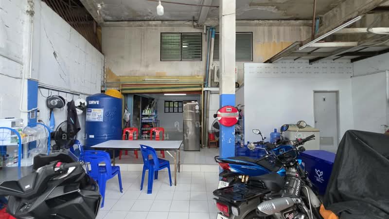 อาคารพาณิชย์ 4.5 ชั้น ติดถนนลาดพร้าว หน้าซอยลาดพร้าว 72 ขายพร้อมผู้เช่าระยะยาว, กรุงเทพ, ลาดพร้าว, วังทองหลาง, กรุงเทพ, 432 ตร.ม., ตึกแถว-อาคารพาณิชย์ ขาย, โดย คุณ พลอยวาลินน์ (วาลินน์), 500327117 - DDproperty.com