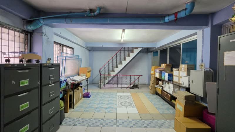 อาคารพาณิชย์ 4.5 ชั้น ติดถนนลาดพร้าว หน้าซอยลาดพร้าว 72 ขายพร้อมผู้เช่าระยะยาว, กรุงเทพ, ลาดพร้าว, วังทองหลาง, กรุงเทพ, 432 ตร.ม., ตึกแถว-อาคารพาณิชย์ ขาย, โดย คุณ พลอยวาลินน์ (วาลินน์), 500327117 - DDproperty.com