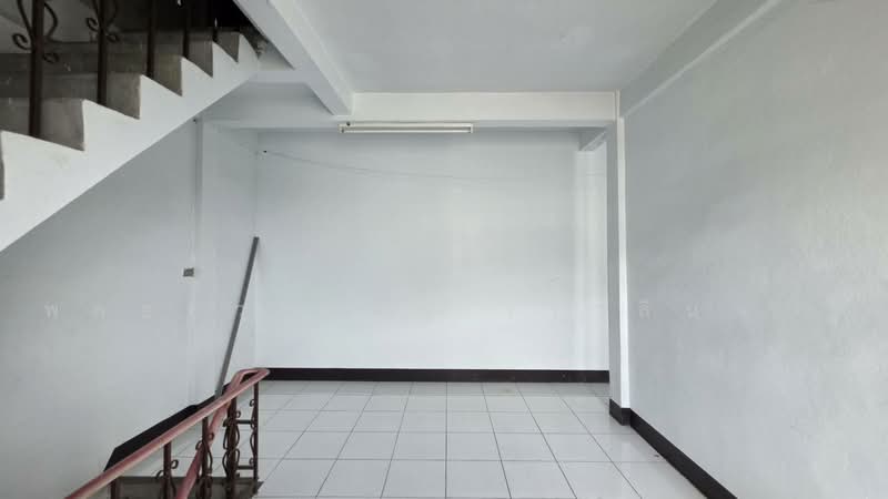 อาคารพาณิชย์ 4.5 ชั้น ติดถนนลาดพร้าว หน้าซอยลาดพร้าว 72 ขายพร้อมผู้เช่าระยะยาว, กรุงเทพ, ลาดพร้าว, วังทองหลาง, กรุงเทพ, 432 ตร.ม., ตึกแถว-อาคารพาณิชย์ ขาย, โดย คุณ พลอยวาลินน์ (วาลินน์), 500327117 - DDproperty.com