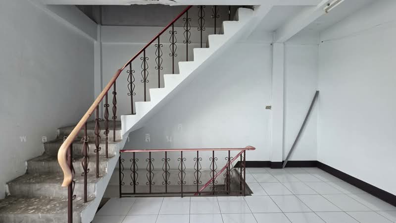 อาคารพาณิชย์ 4.5 ชั้น ติดถนนลาดพร้าว หน้าซอยลาดพร้าว 72 ขายพร้อมผู้เช่าระยะยาว, กรุงเทพ, ลาดพร้าว, วังทองหลาง, กรุงเทพ, 432 ตร.ม., ตึกแถว-อาคารพาณิชย์ ขาย, โดย คุณ พลอยวาลินน์ (วาลินน์), 500327117 - DDproperty.com