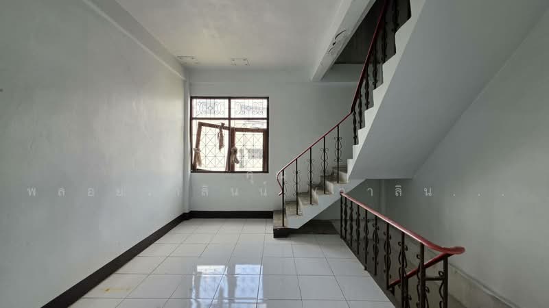 อาคารพาณิชย์ 4.5 ชั้น ติดถนนลาดพร้าว หน้าซอยลาดพร้าว 72 ขายพร้อมผู้เช่าระยะยาว, กรุงเทพ, ลาดพร้าว, วังทองหลาง, กรุงเทพ, 432 ตร.ม., ตึกแถว-อาคารพาณิชย์ ขาย, โดย คุณ พลอยวาลินน์ (วาลินน์), 500327117 - DDproperty.com