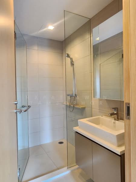 Siri At Sukhumvit, Bangkok, 902 Sukhumvit Road, Phra Kanong, Khlong Toei, Bangkok, 2 Bedrooms, 68 sqm, Condo For Rent, by Napatsawan Tamjorhor, 500327316 - DDproperty.com