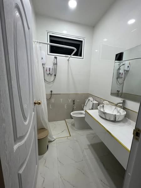 ให้เช่าบ้าน, Bangkok, Lat Krabang, Bangkok, 5 Bedrooms, 250 sqm, Single Detached House For Rent, by Forty-Six Real Estate Group, 500327388 - DDproperty.com