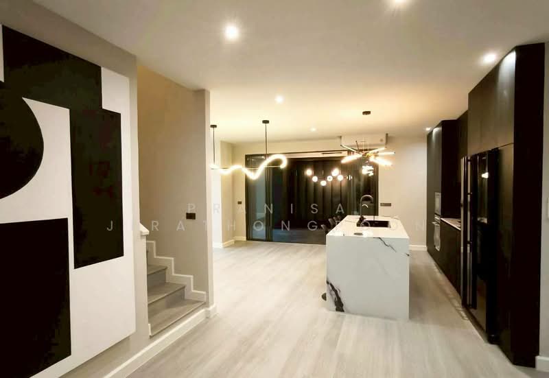 Areeya Busaba Ladprao, Bangkok, Phlapphla, Wang Thonglang, Bangkok, 5 Bedrooms, 350 sqm, Single Detached House For Sale, by Pranisa Jirathongpoon, 500327586 - DDproperty.com