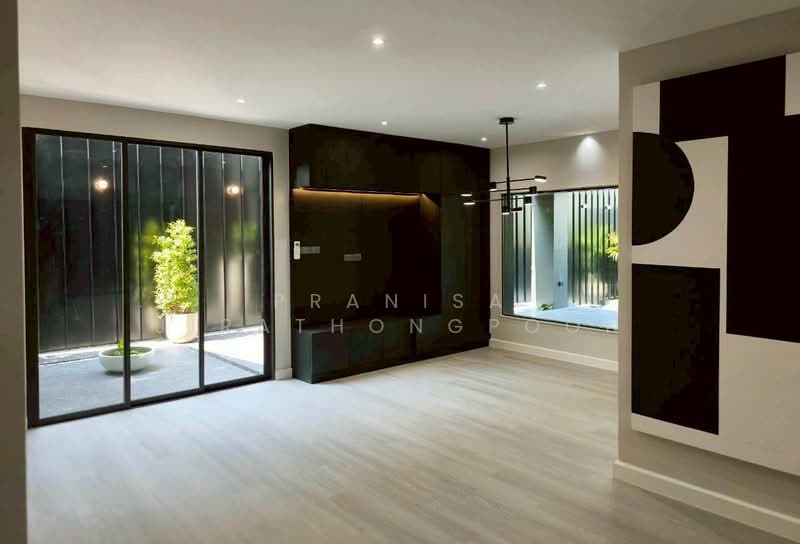 Areeya Busaba Ladprao, Bangkok, Phlapphla, Wang Thonglang, Bangkok, 5 Bedrooms, 350 sqm, Single Detached House For Sale, by Pranisa Jirathongpoon, 500327586 - DDproperty.com