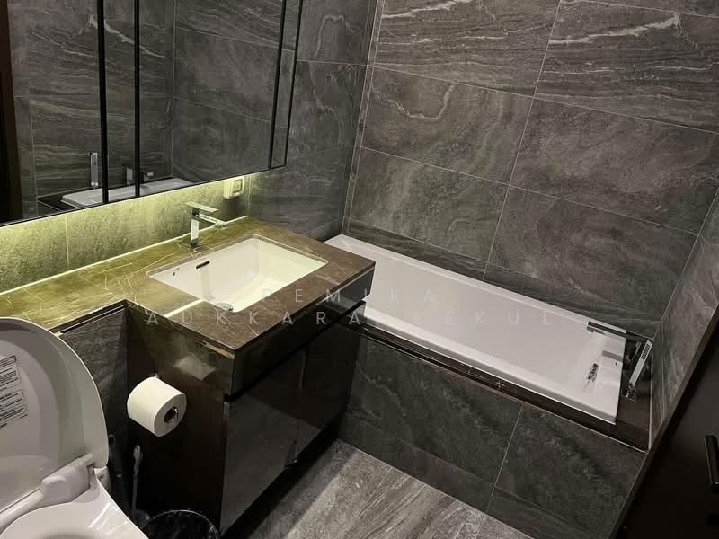 The Esse Sukhumvit 36, Bangkok, Soi Sukhumvit 36, Sukhumvit Road, Phra Kanong, Khlong Toei, Bangkok, 1 Bedroom, 38 sqm, Condo For Sale, by Pemika Aukkaraleekul, 500327773 - DDproperty.com