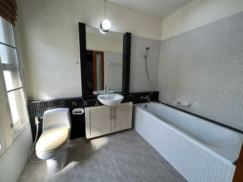3-BR House, Bangkok, Khlong Tan Nua, Watthana, Bangkok, 3 Bedrooms, 160 sqm, Single Detached House For Rent, by Boonraksa Sopak, 500328108 - DDproperty.com