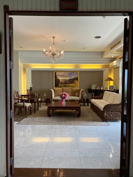 Oriental Towers, Bangkok, 25 Soi Ekkamai 12, Ekkamai Road, Khlong Tan Nua, Watthana, Bangkok, 4 Bedrooms, 475 sqm, Condo For Sale, by Nattapat Reunyota, 500328139 - DDproperty.com