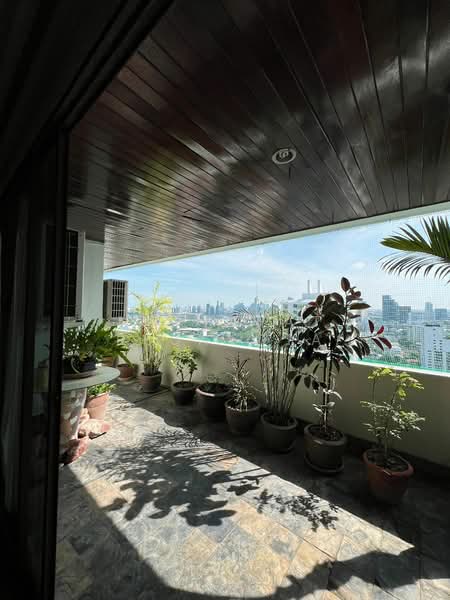 Oriental Towers, Bangkok, 25 Soi Ekkamai 12, Ekkamai Road, Khlong Tan Nua, Watthana, Bangkok, 4 Bedrooms, 475 sqm, Condo For Sale, by Nattapat Reunyota, 500328139 - DDproperty.com
