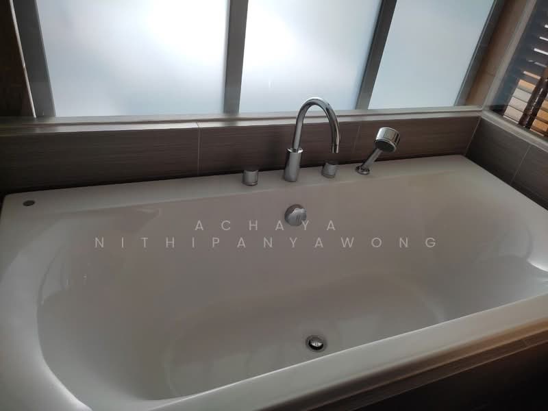Siri At Sukhumvit, Bangkok, 902 Sukhumvit Road, Phra Kanong, Khlong Toei, Bangkok, 2 Bedrooms, 70 sqm, Condo For Rent, by Achaya Nithipanyawong, 500328286 - DDproperty.com