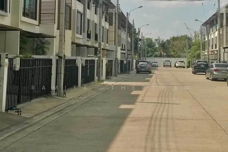 The Private Sukhumvit-Bangchak, Bangkok, 88 Sukhumvit 97/1 Alley, Bang Chak, Phra Khanong, Bangkok, 3 Bedrooms, 179 sqm, Townhouse For Rent, by Ramita Theptham, 500328297 - DDproperty.com