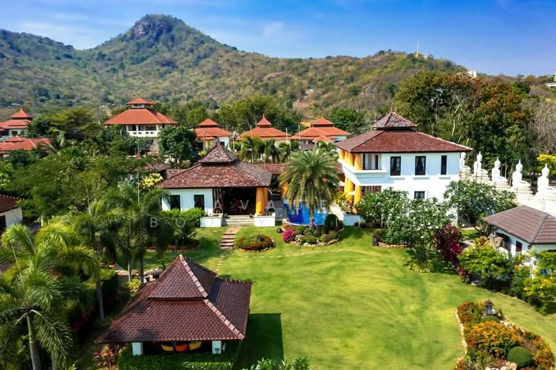 6-BR Villa, Prachuap Khiri Khan, Nong Kae, Hua Hin, Prachuap Khiri Khan, 6 Bedrooms, 490 sqm, Villa For Sale, by Pavadee Boonyarith, 500328299 - DDproperty.com