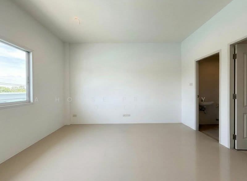 Commercial building for sale in Crystal Town Sriracha project, Chon Buri (Pattaya), Surasak, Si Racha, Chon Buri (Pattaya), , 88 sqm, Shophouse For Sale, by A House Property Co.,Ltd., 500328339 - DDproperty.com