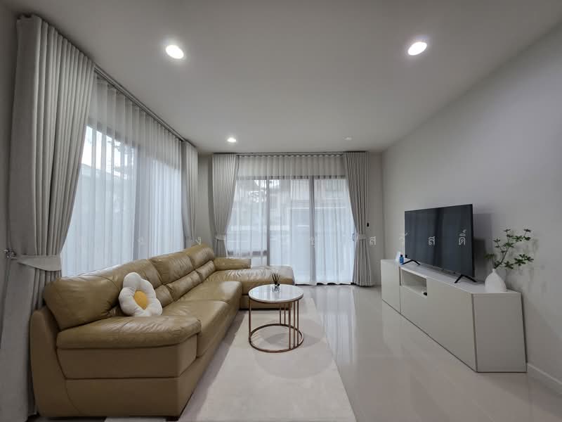 Burasiri Krungthep Kreetha, Bangkok, 95 Soi Pracha Ruam Chai, Hua Mak, Bang Kapi, Bangkok, 4 Bedrooms, 196 sqm, Single Detached House For Rent, by ดวงจงกล ชุ่มสวัสดิ์, 500328370 - DDproperty.com