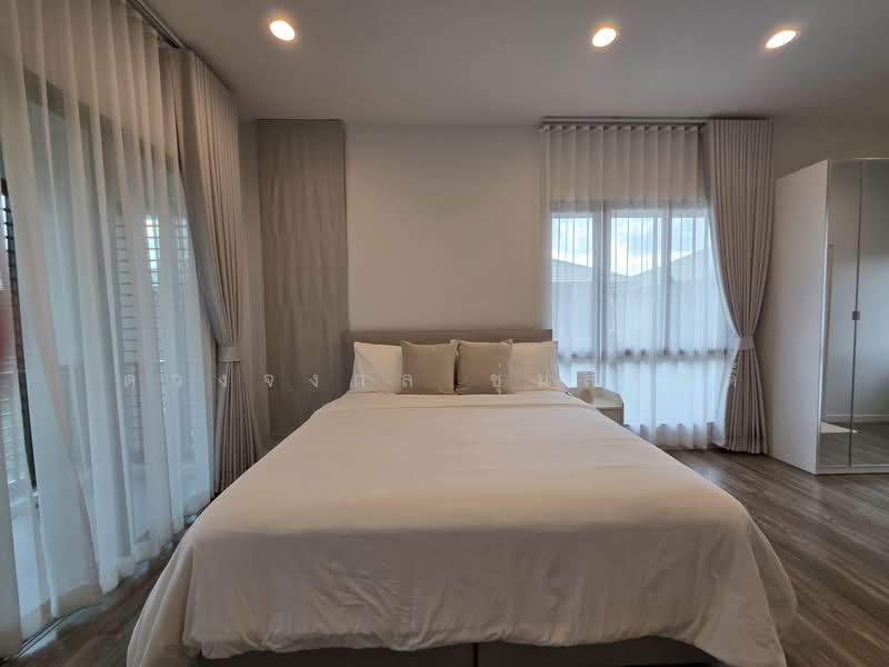 Burasiri Krungthep Kreetha, Bangkok, 95 Soi Pracha Ruam Chai, Hua Mak, Bang Kapi, Bangkok, 4 Bedrooms, 196 sqm, Single Detached House For Rent, by ดวงจงกล ชุ่มสวัสดิ์, 500328370 - DDproperty.com