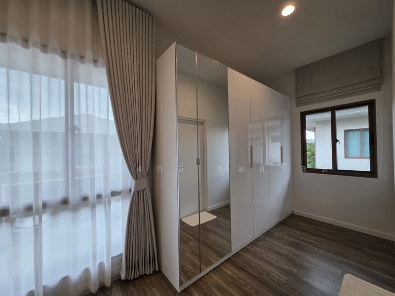 Burasiri Krungthep Kreetha, Bangkok, 95 Soi Pracha Ruam Chai, Hua Mak, Bang Kapi, Bangkok, 4 Bedrooms, 196 sqm, Single Detached House For Rent, by ดวงจงกล ชุ่มสวัสดิ์, 500328370 - DDproperty.com