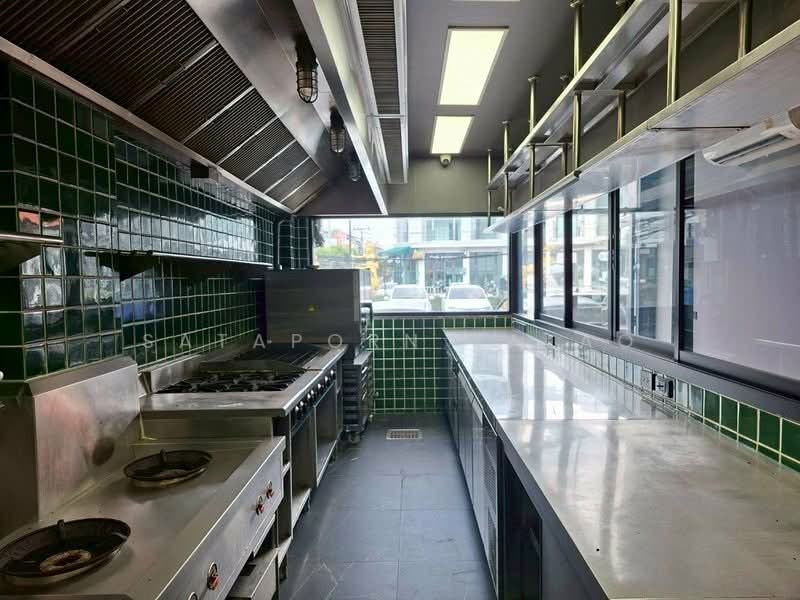 4-BR Townhouse, Bangkok, Praborommaharatchawang, Phra Nakhon, Bangkok, 4 Bedrooms, 250 sqm, Townhouse For Rent, by Sataporn Jalao, 500328414 - DDproperty.com