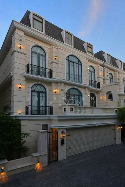 The Boulevard Ekkamai, Bangkok, 98 Soi Prasertdee, Khlong Tan Nua, Watthana, Bangkok, 4 Bedrooms, 500 sqm, Townhouse For Sale, by Sataporn Jalao, 500328455 - DDproperty.com