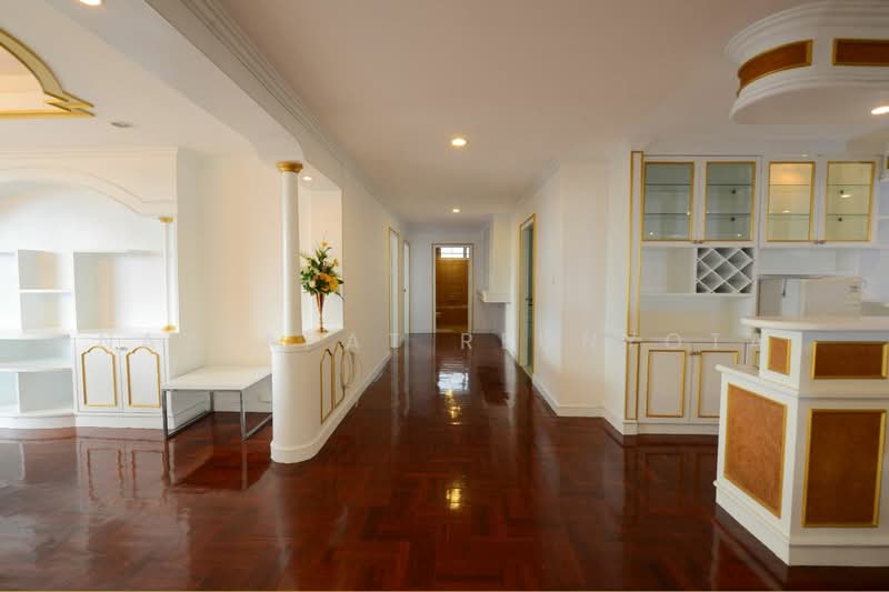 Oriental Towers, Bangkok, 25 Soi Ekkamai 12, Ekkamai Road, Khlong Tan Nua, Watthana, Bangkok, 3 Bedrooms, 350 sqm, Condo For Sale, by Nattapat Reunyota, 500328510 - DDproperty.com