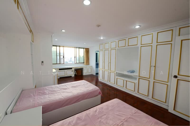 Oriental Towers, Bangkok, 25 Soi Ekkamai 12, Ekkamai Road, Khlong Tan Nua, Watthana, Bangkok, 3 Bedrooms, 350 sqm, Condo For Sale, by Nattapat Reunyota, 500328510 - DDproperty.com