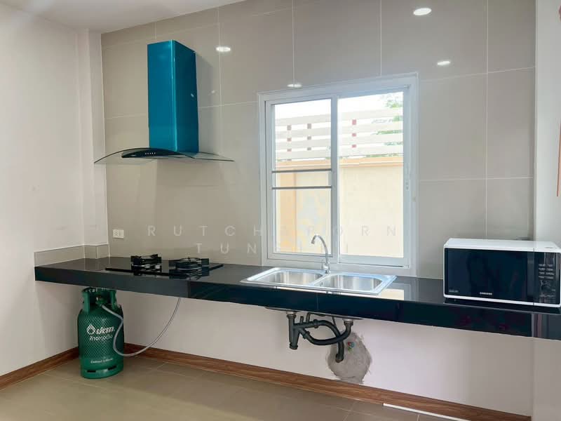 บ้านให้เช่า – ใกล้ตลาดเจริญเจริญ เพียง 5 นาที ค่าเช่า 28,000 บาท / เดือน รหัสทรัพย์ : No.13H714, Chiang Mai, San Kamphaeng, Chiang Mai, 3 Bedrooms, 150 sqm, Single Detached House For Rent, by Rutchaporn Tunsiri, 500328595 - DDproperty.com