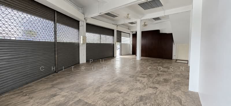 Ground Floor Space for Rent – Charoen Krung / Khlong Thom, Bangkok, Ban Bat, Pom Prap Sattru Phai, Bangkok, , 90 sqm, Shophouse For Rent, by Pudis Chitrungsakorn, 500328607 - DDproperty.com
