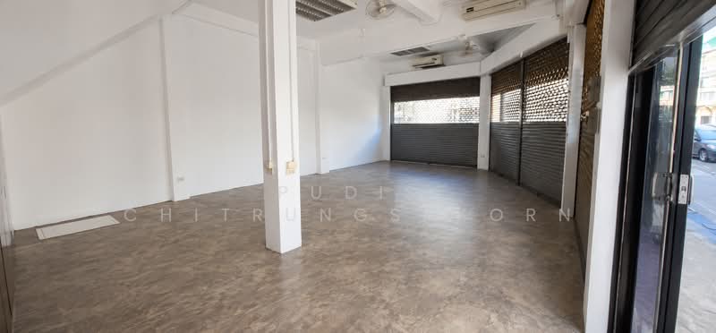 Ground Floor Space for Rent – Charoen Krung / Khlong Thom, Bangkok, Ban Bat, Pom Prap Sattru Phai, Bangkok, , 90 sqm, Shophouse For Rent, by Pudis Chitrungsakorn, 500328607 - DDproperty.com