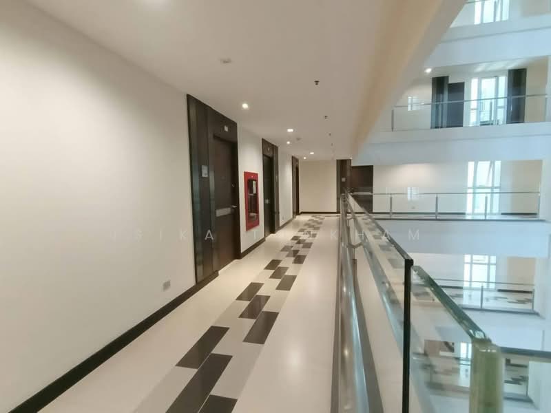 Sky Walk Residences, Bangkok, 1599 Sukhumvit Road, Phra Kanong Nua, Watthana, Bangkok, 1 Bedroom, 37 sqm, Condo For Rent, by Isika Tonkham, 500328811 - DDproperty.com