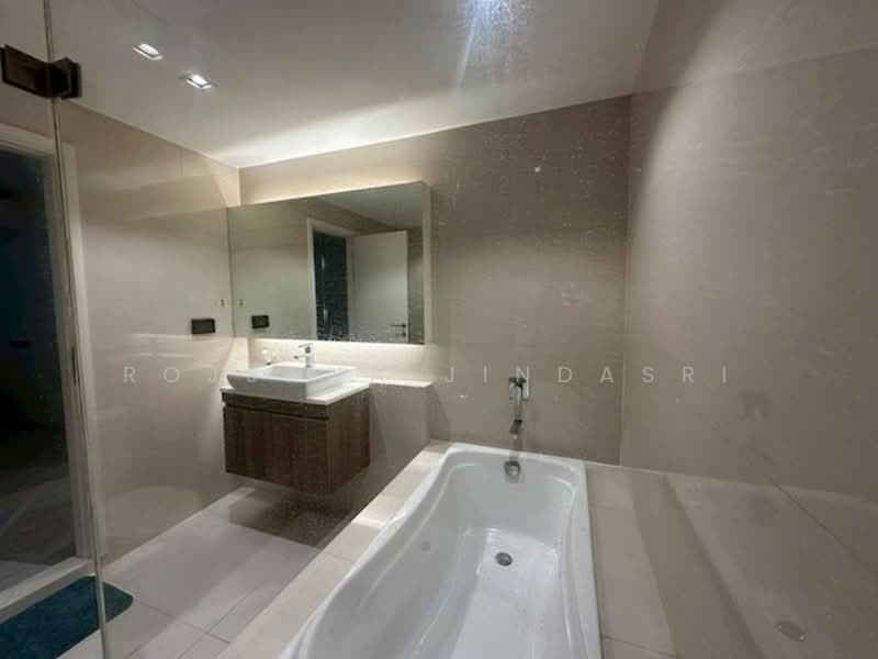Vtara Sukhumvit 36, Bangkok, 118 Soi Saen Sabai, Phra Kanong, Khlong Toei, Bangkok, 2 Bedrooms, 58 sqm, Condo For Rent, by Rojjana Jindasri, 500328825 - DDproperty.com