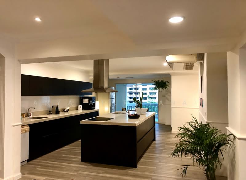 Royal Castle Sukhumvit, Bangkok, 30 Soi Sukhumvit 39, Khlongtoei Nua, Watthana, Bangkok, 3 Bedrooms, 225 sqm, Condo For Sale, by Anya Atarchanai , 500328844 - DDproperty.com