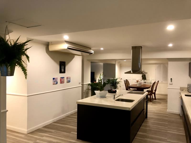 Royal Castle Sukhumvit, Bangkok, 30 Soi Sukhumvit 39, Khlongtoei Nua, Watthana, Bangkok, 3 Bedrooms, 225 sqm, Condo For Sale, by Anya Atarchanai , 500328844 - DDproperty.com