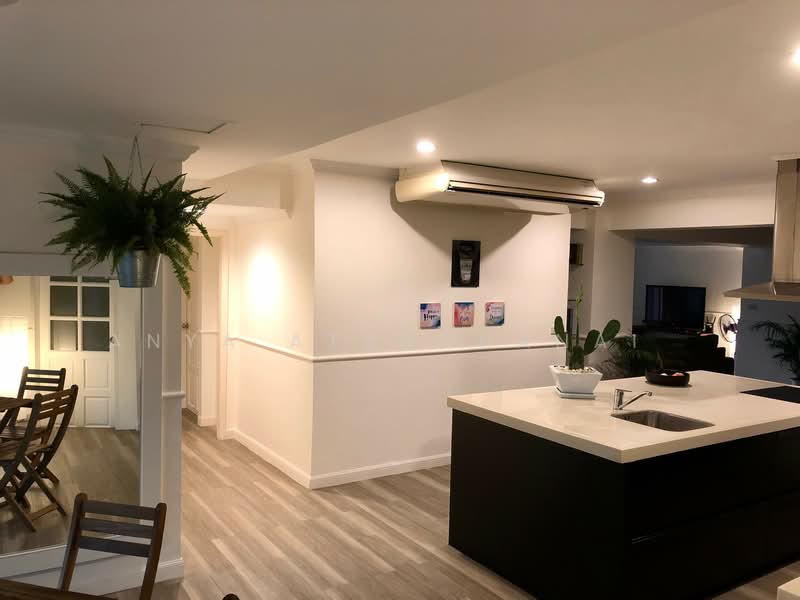 Royal Castle Sukhumvit, Bangkok, 30 Soi Sukhumvit 39, Khlongtoei Nua, Watthana, Bangkok, 3 Bedrooms, 225 sqm, Condo For Sale, by Anya Atarchanai , 500328844 - DDproperty.com