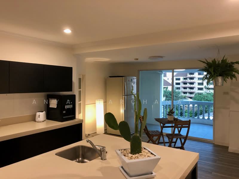 Royal Castle Sukhumvit, Bangkok, 30 Soi Sukhumvit 39, Khlongtoei Nua, Watthana, Bangkok, 3 Bedrooms, 225 sqm, Condo For Sale, by Anya Atarchanai , 500328844 - DDproperty.com